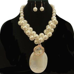 GOLD CREAM PEARL NECKLACE SET SEASHELL PENDANT